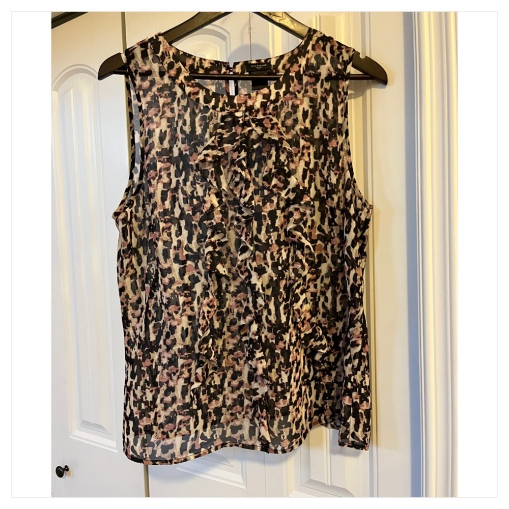 Size 10 (tag says 12) Anne Klein blouse fits smaller